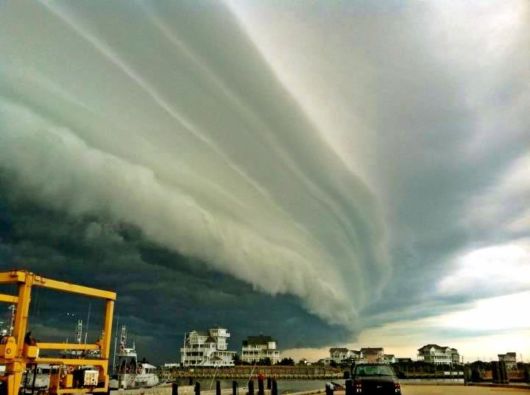 14 Amazing Cloud Formations