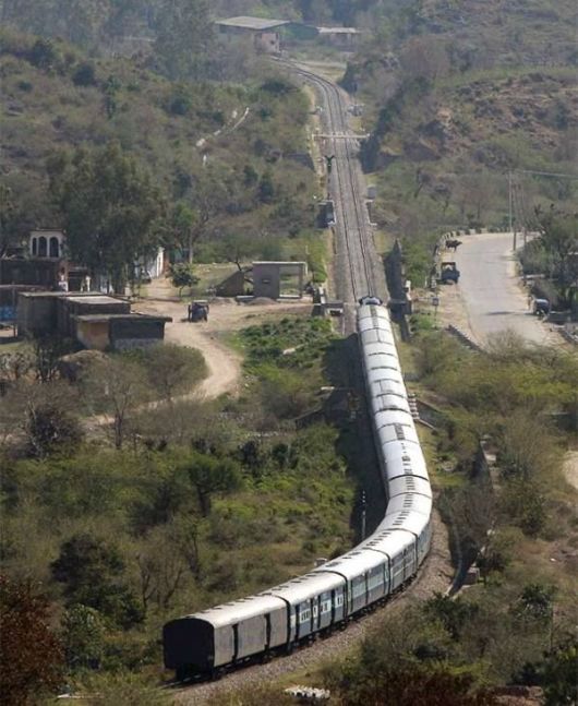 21 Scenic Train Rides Across India