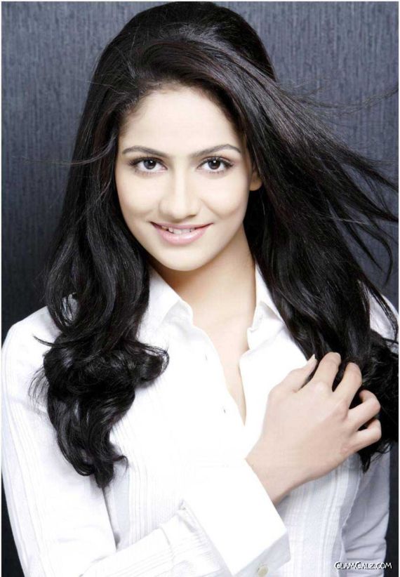 Beautiful Tollywood Actress Komal Sharma