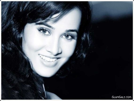 Click to Enlarge - Nisha Kothari Hot Wallpapers