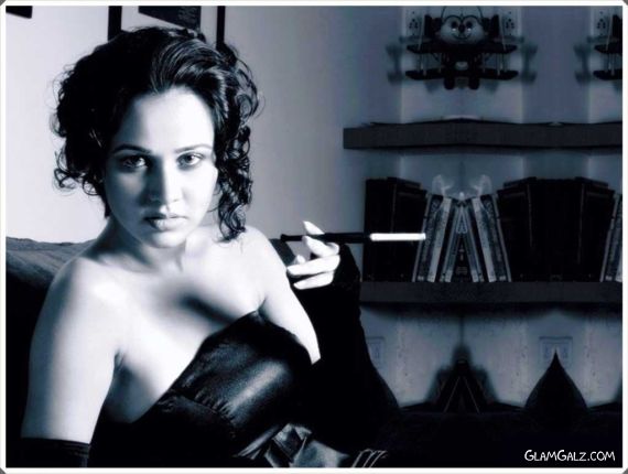 Click to Enlarge - Nisha Kothari Hot Wallpapers