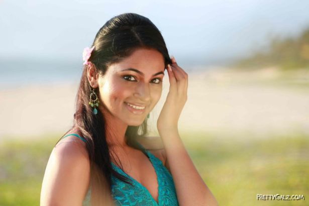 Shilpi Sharma New Stills In Green Signal Movie