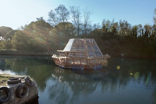 Amazing Floating Greenhouse Powered By Natural Energy